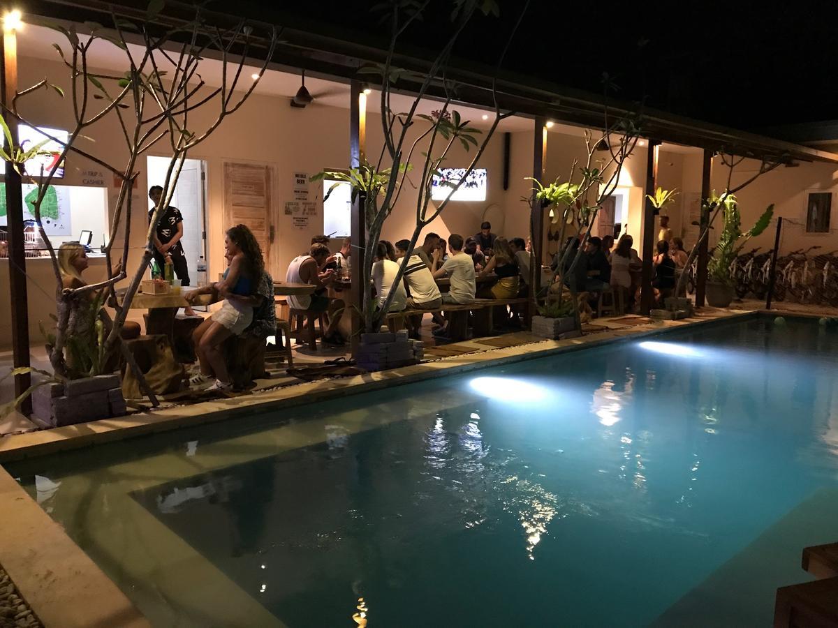 Atlas Gili Party Hostel Gili Trawangan Luaran gambar