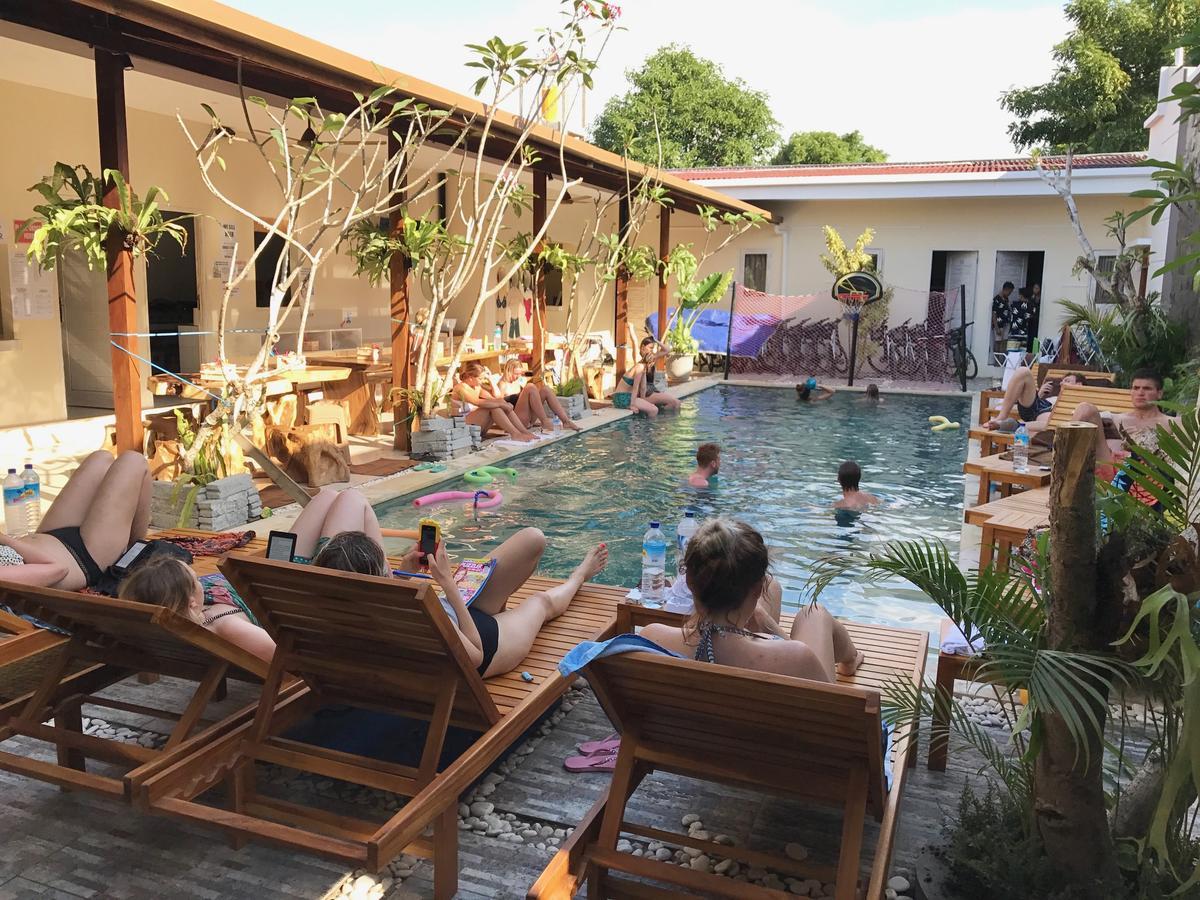 Atlas Gili Party Hostel Gili Trawangan Luaran gambar