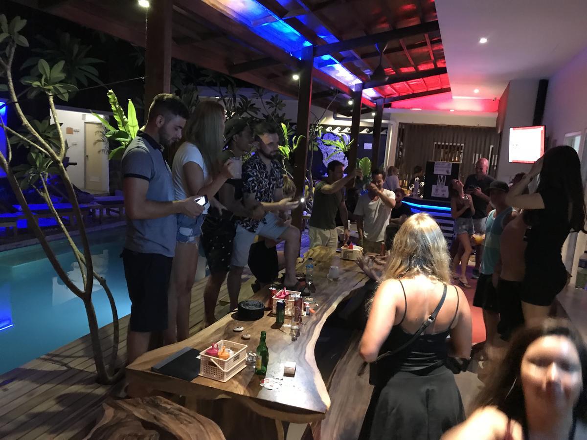 Atlas Gili Party Hostel Gili Trawangan Luaran gambar