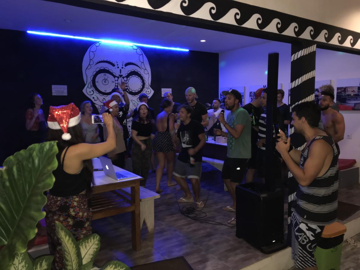 Atlas Gili Party Hostel Gili Trawangan Luaran gambar