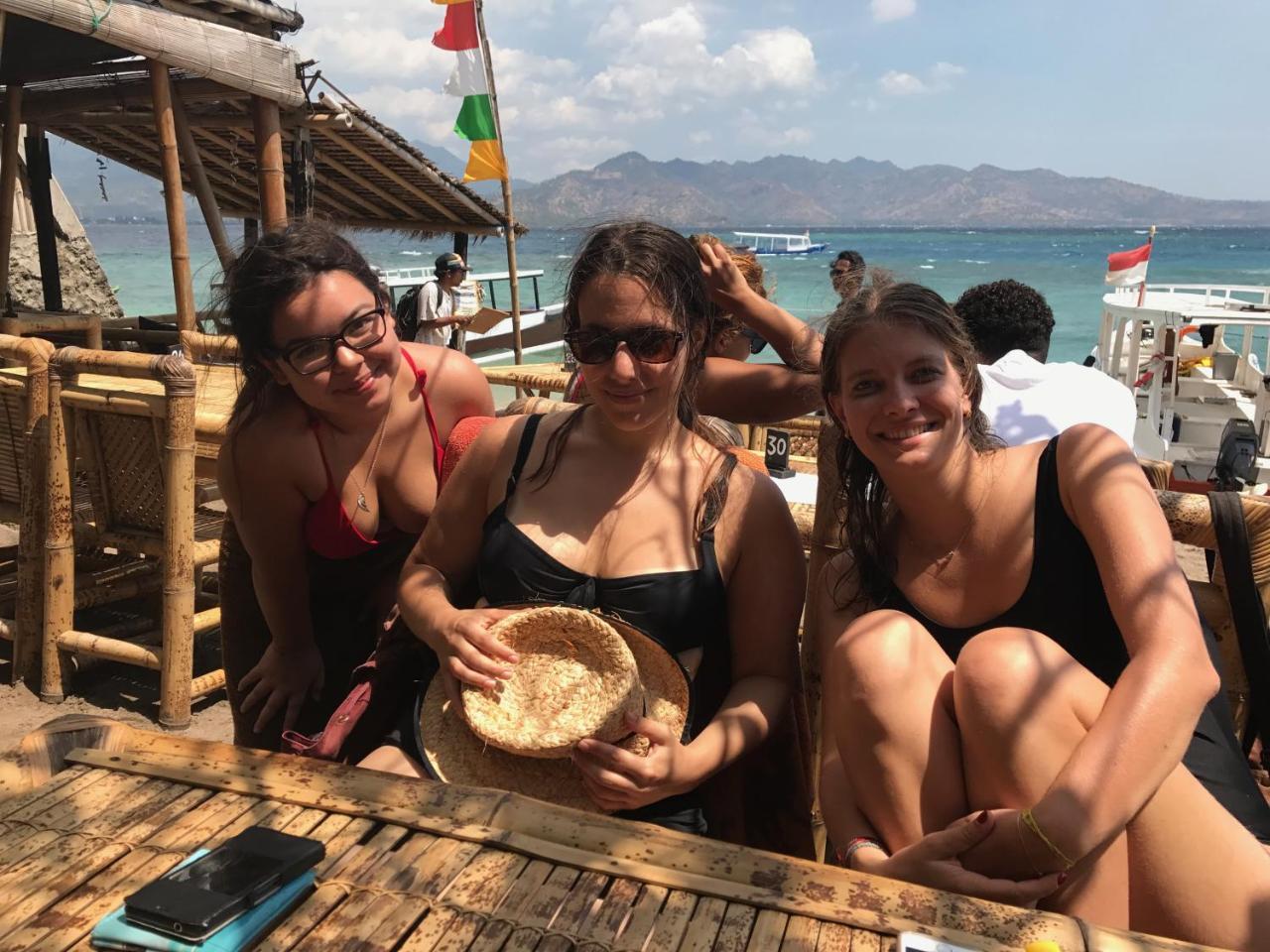 Atlas Gili Party Hostel Gili Trawangan Luaran gambar